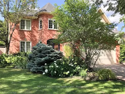 2087 Mayflower Boulevard, Oakville, ON L6H 4E8