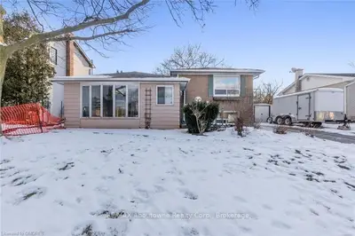 444 Stanfield Drive, Oakville, ON L6L 3P9