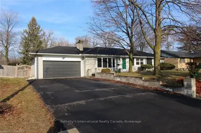 1621 Wembury Road, Mississauga, ON L5J 2L8