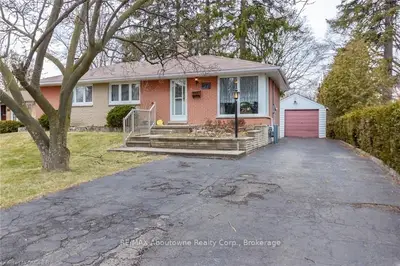 574 Wingrove Crescent, Oakville, ON L6L 4R6