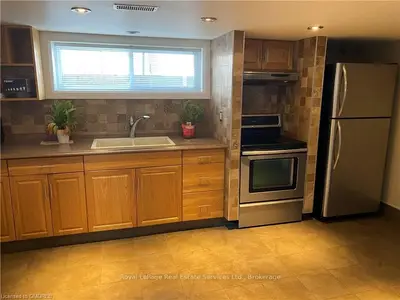 145 INGLEWOOD Drive Lower, Oakville, ON L6K 1W8