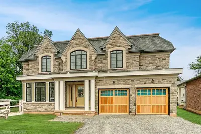 235 NYLA Court, Oakville, ON L6L 3V4