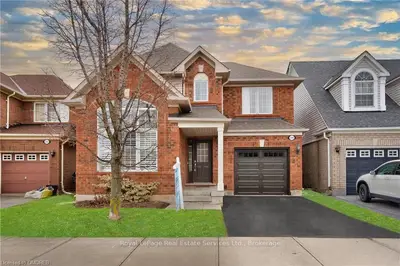 2349 FALKLAND Crescent, Oakville, ON L6M 4Y1