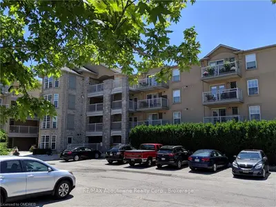 1450 BISHOPS Gate 203, Oakville, ON L6M 4N1