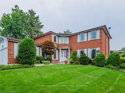 4303 CLAYPINE Rise, Mississauga, ON L4W 2G5