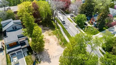 240 GREEN Street, Burlington, ON L7R 1B2
