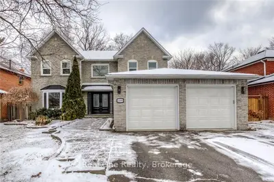2180 Dunvegan Avenue, Oakville, ON L6J 6P2