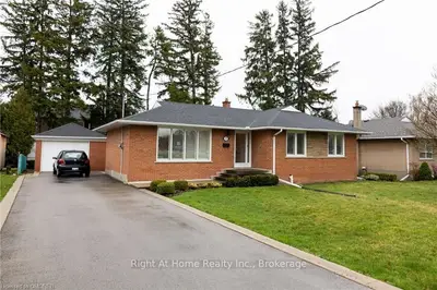 1198 BRIDGE Road, Oakville, ON L6L 2C1