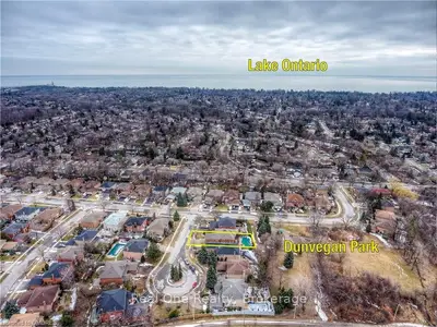 2104 Dunvegan Avenue, Oakville, ON L6J 6N5