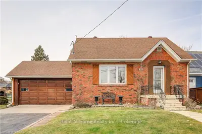 125 PRINCE CHARLES Drive, Oakville, ON L6K 2E1