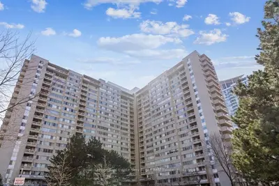 3590 Kaneff Crescent 609, Mississauga, On L5a 3x3