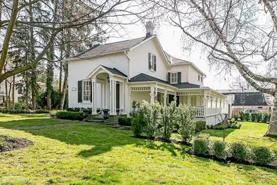 212 King Street, Oakville, ON L6J 1B5