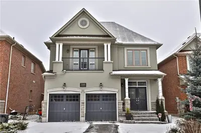 2268 CARM Drive, Oakville, ON L6M 0H8