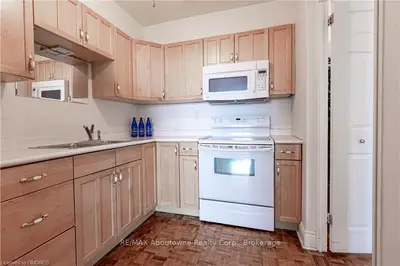 2263 MARINE Drive 707, Oakville, ON L6L 5K1