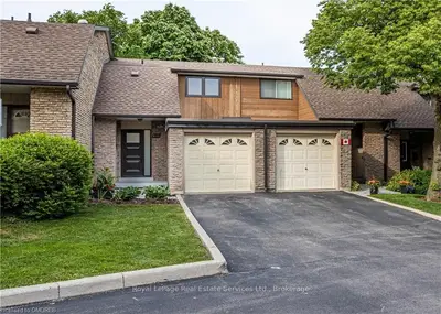 640 FORESTWOOD Crescent 26, Burlington, ON L7L 4K5