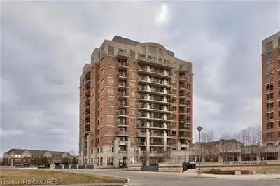 2391 CENTRAL PARK Drive 301, Oakville, ON L6H 0E4