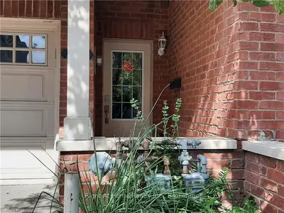 95 Kerr Street, Oakville, ON L6K 1E1