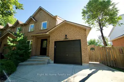 2257 MACLENNAN Drive, Oakville, ON L6H 5K4