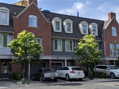 99 BRANT Street 2, Oakville, ON L6K 2Z5