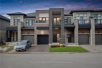 371 ATHABASCA , Oakville, ON L6H 0R5