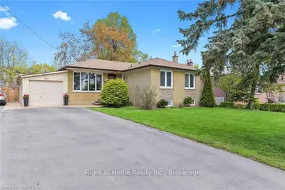 2101 Bridge Road, Oakville, ON L6L 2E8