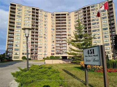 #917 451 The West Mall, Toronto W08, ON, M9C 1G1