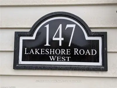 147 LAKESHORE Road W Apt 1, Oakville, ON L6K 1E5