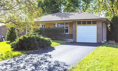 462 Southland Crescent, Oakville, ON L6L 3N8