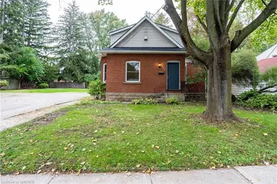 2383 LAKESHORE Road, Burlington, ON L7L 1B3