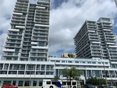 55 SPEERS Road 313, Oakville, ON L6H 0H9