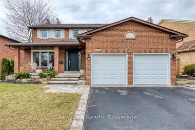 1176 Old Post Drive, Oakville, ON L6M 1A6
