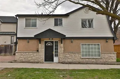225 Felan Avenue, Oakville, ON L6K 2X7