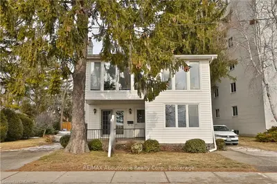 2323 Ontario Street Main, Oakville, ON L6L 1A5