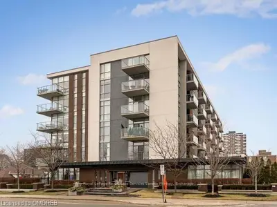 70 PORT Street E PH03, Mississauga, ON L5G 4V8