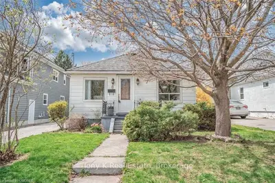 8 Elgin Street, Halton Hills, ON L7G 3M3