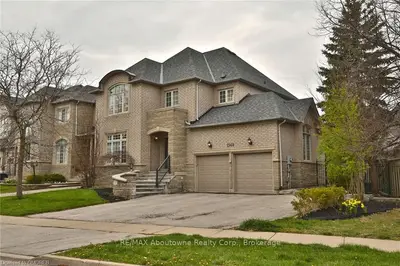 1568 BAYSHIRE Drive S, Oakville, ON L6H 6L8