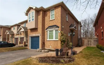 2301 Dalebrook Drive, Oakville, ON L6H 6K2