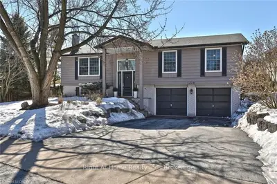 1228 Honeysuckle Crescent, Oakville, ON L6H 2S8