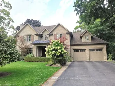 227 EASTCOURT Road, Oakville, ON L6J 4Y5