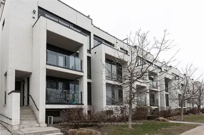142 Widdicombe Hill Boulevard 519, Toronto W09, ON L5H 3G6