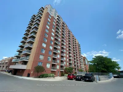 1369 BLOOR Street W 215, Toronto W02, ON M6P 4J4