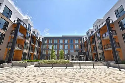 210 SABINA Drive 307, Oakville, ON L6H 0W6