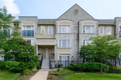 3108 EGLINTON Avenue W 103, Mississauga, ON L5M 8C5
