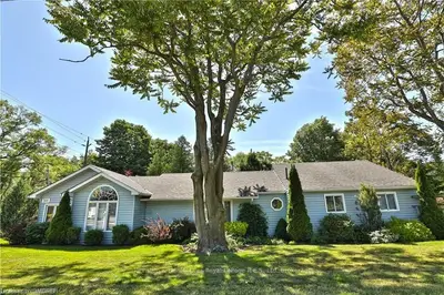 366 Rebecca Street, Oakville, ON L6K 1K6