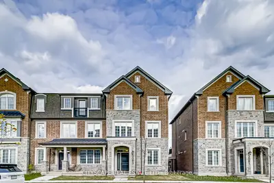 Att/Row/Townhouse in Oakville