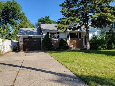 1494 BRIDGE Road, Oakville, ON L6L 2E3
