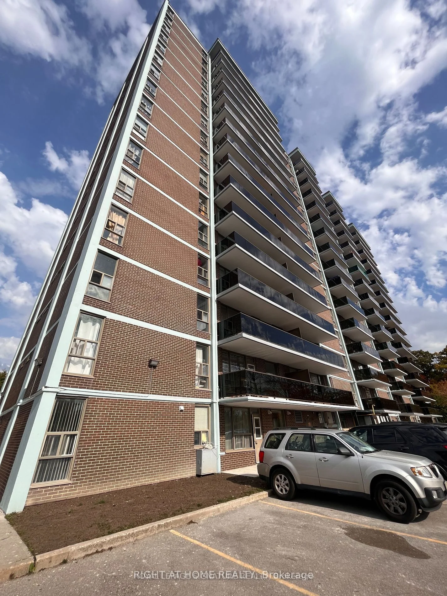 235 Grandravine Drive 407, Toronto W05, On M3n 1j2