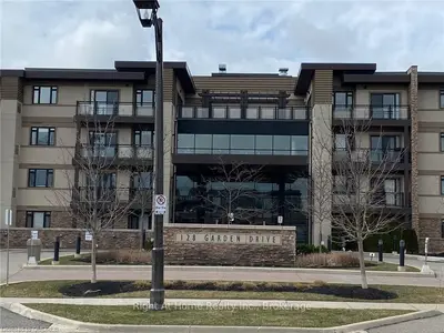 128 GARDEN Drive 125, Oakville, ON L6K 0H7