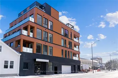 156 RANDALL Street 302, Oakville, ON L6J 3B1