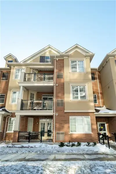 2338 TAUNTON Road 209, Oakville, ON L6M 0S9